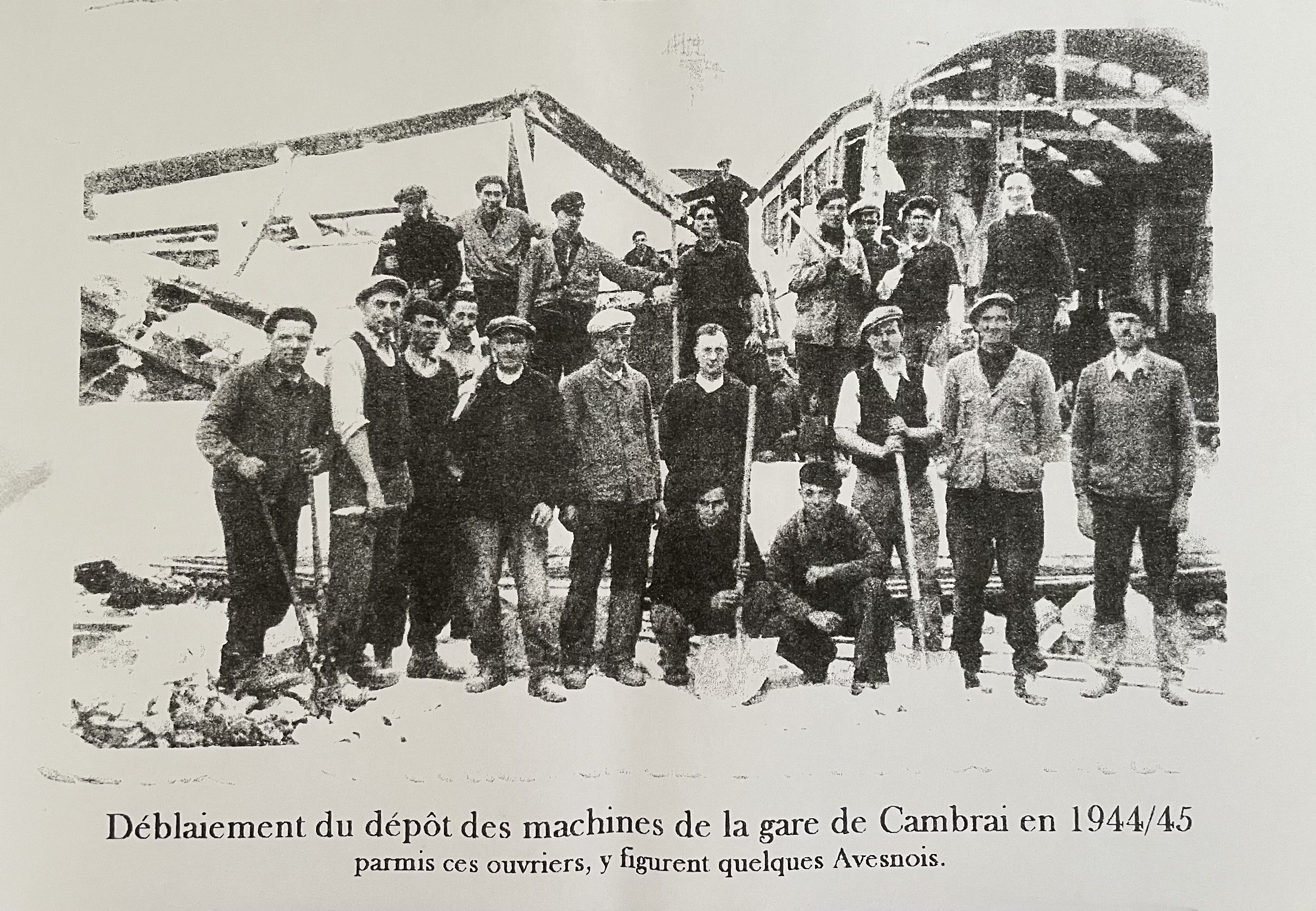Déblaiement du dépôt des machines de la gare de Cambrai